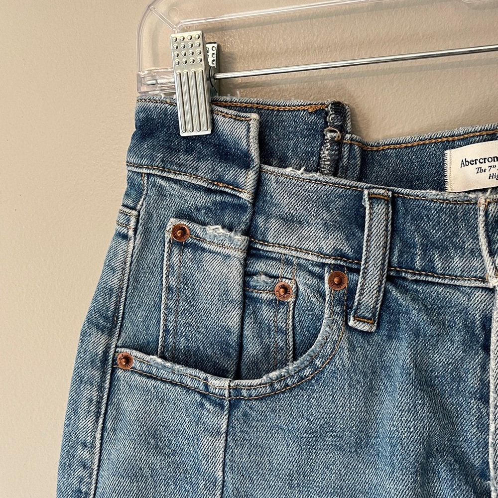 New! Abercrombie and Fitch The 7" Dad Denim Shorts High Rise Size 28/6‎ NWT - Picture 4 of 15